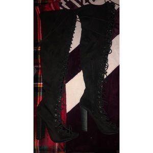 Women’s Knee High boots ( Sell cheaper thru Venmo)